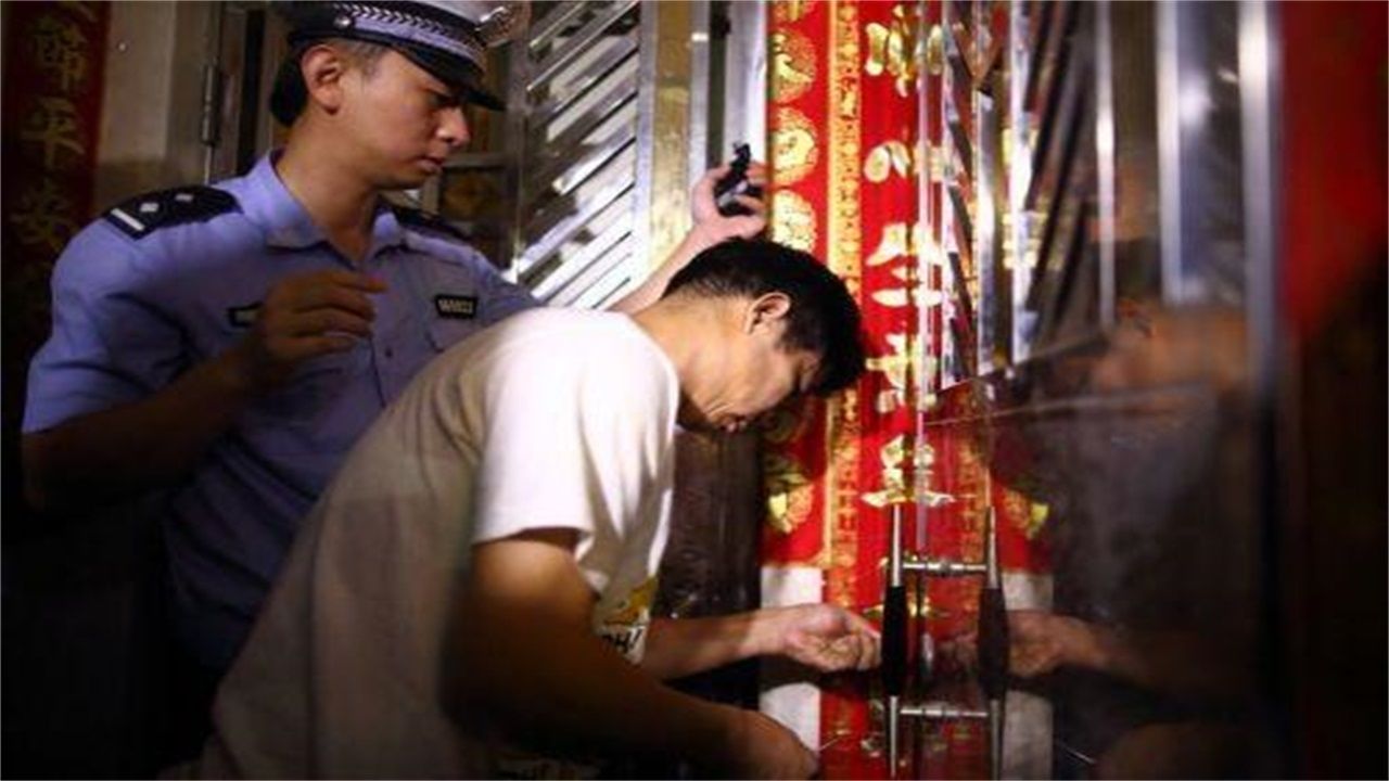 笃山乡请开锁师傅开了锁后，师傅